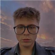 Studente Universitario di Economia e Management impartisce lezioni per ragazzi delle medie ed elementari per tutte le materie